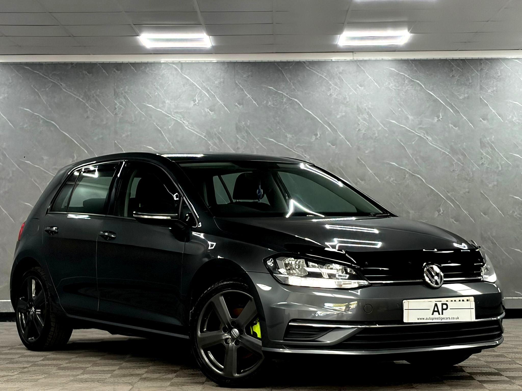 Volkswagen Golf secondary view